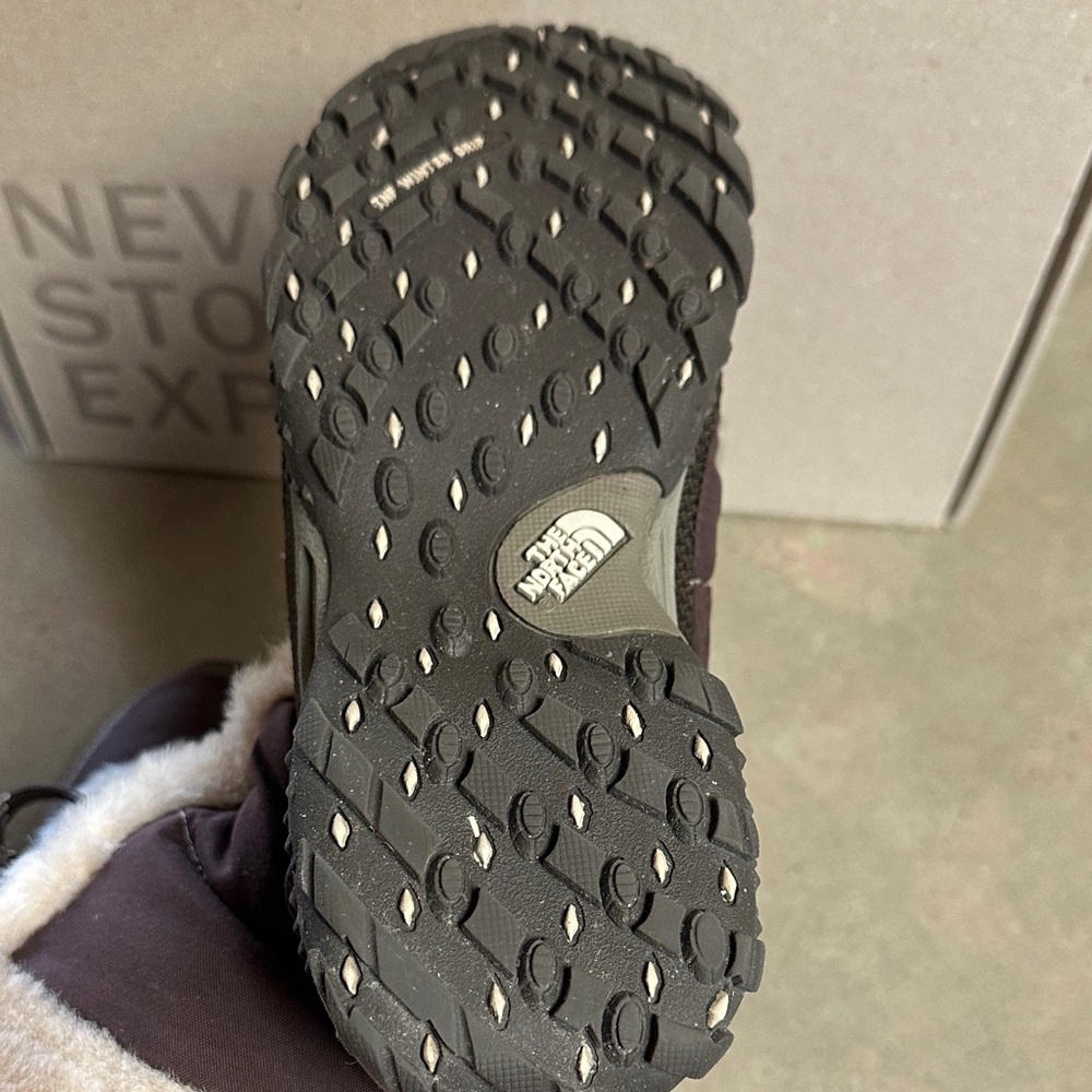 The North Face Nuptse Fur Winter Boots Women 7.5 w/Box - Picture 6 of 11